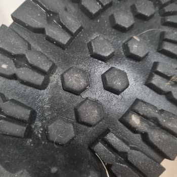 Botların Aynı Yerden Yırtılması Üretim Sorunu Mu