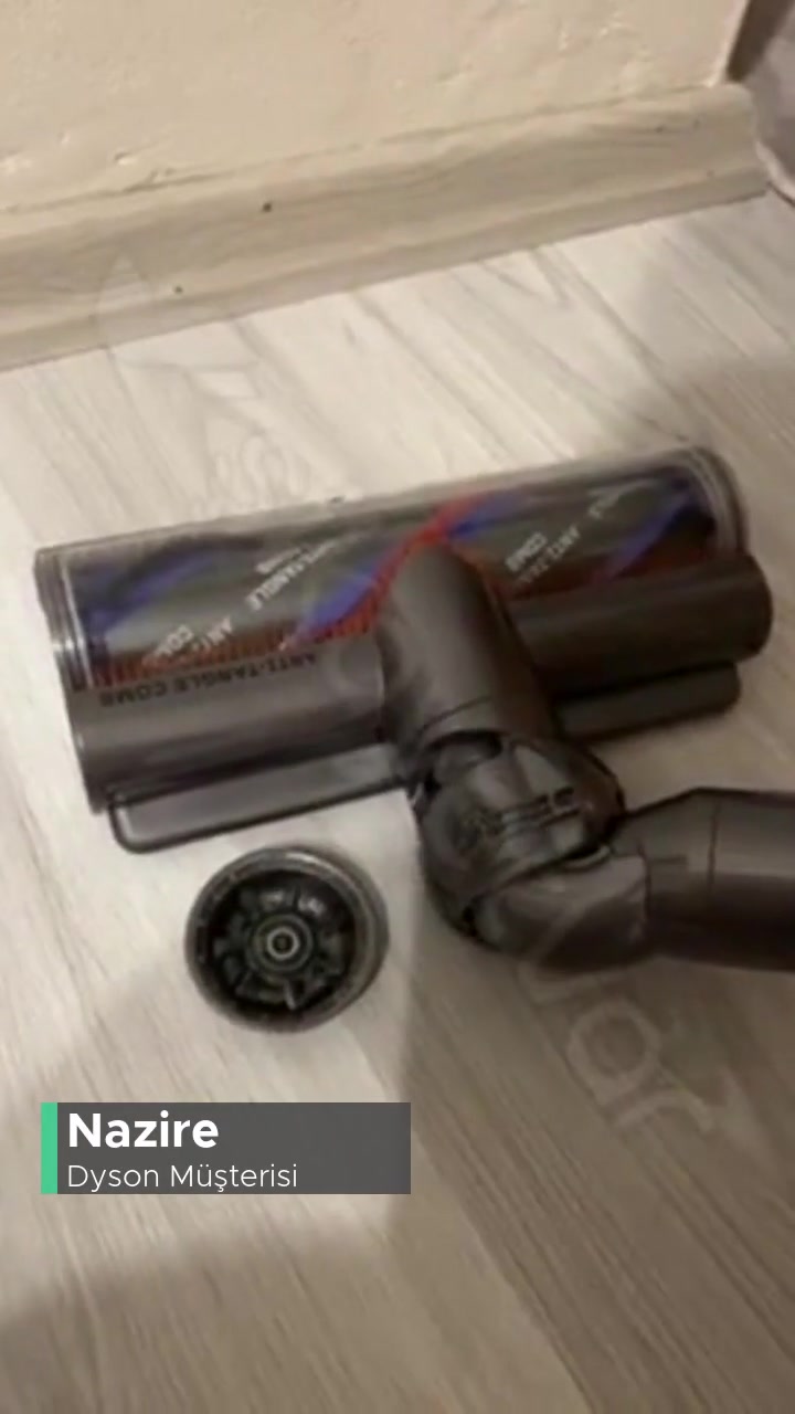Dyson V15 Absolut Marka Süpürge Halı Aparatı Kırılması! videonun kapak resmi
