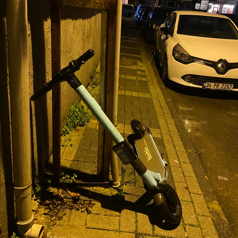 Sokağımızda Terk Edilmiş Scooter Sorunu