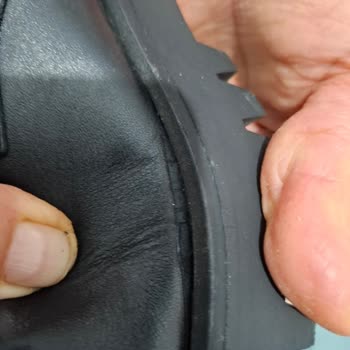 Tanınmış Markadan Hayal Kırıklığı: Yırtılan Bot Ve İade Sorunu