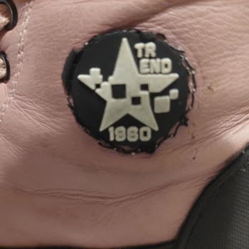 Kaliteli Diye Aldığımız Botun Arması Koptu