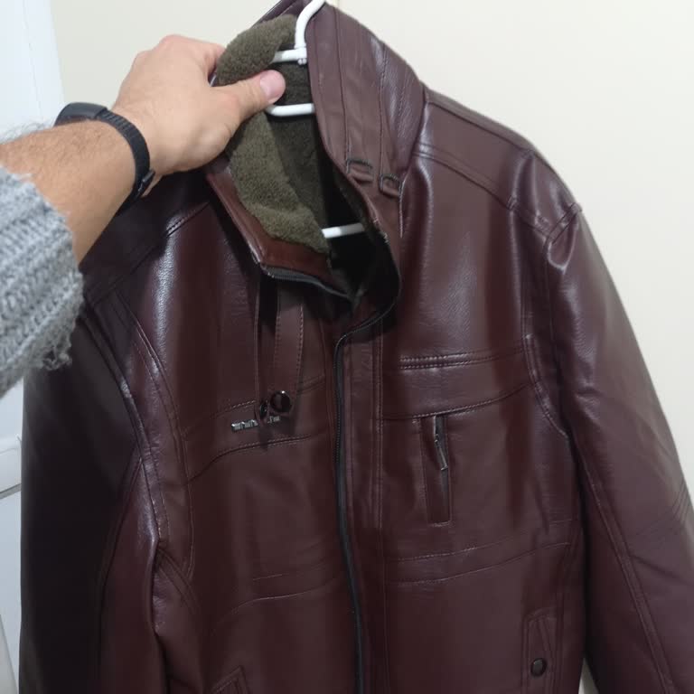 Çin'den Gelen Yanıltıcı Deri Mont Siparişi