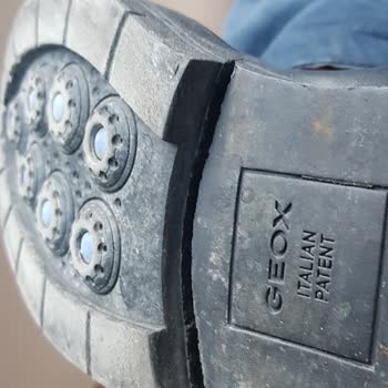 Geox Botların Tabanı Neden Çatlıyor?