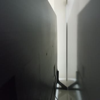 Samsung Televizyonun Eksik Vidaları Ve Fiyat Artışı