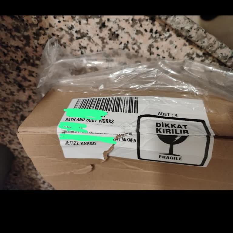 Açılmış Ve Yırtılmış Sipariş Kutusu: Kargo Şirketlerinin Saygısızlığı