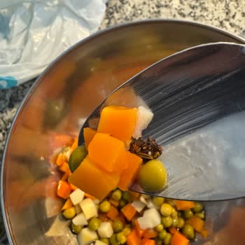 Tat Markalı Garnitürde Böcek Şoku: Sağlık Tehlikesi Ve Mağduriyet Talebi