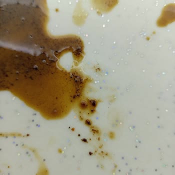 Kahvede Plastik Parçalar: Hayati Tehlike