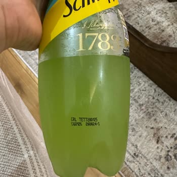 Schweppes Bitter Limon'da Şaşırtan Yeşil Birikintiler