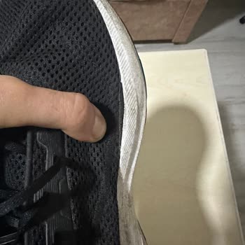 Adidas Ayakkabıda Beklenmedik Yıpranma Sorunu