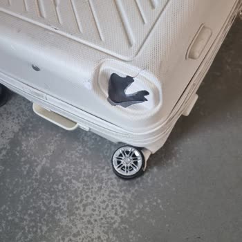 Hasarlı Bagaj Ve İletişim Sorunları: Çözüm Bekleyen Yolcu