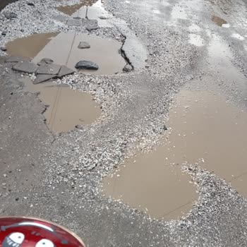 Bozuk Yollar Güvenliğimizi Tehdit Ediyor