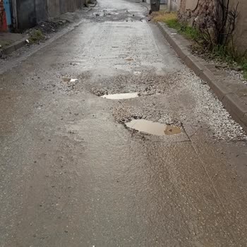 Bozuk Yollar Güvenliğimizi Tehdit Ediyor