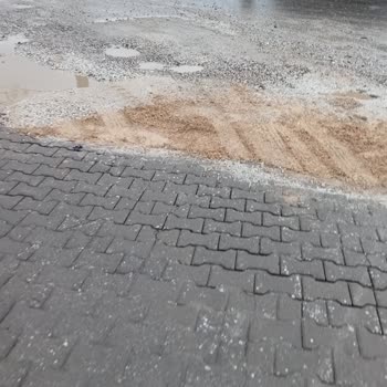 Bozuk Yollar Güvenliğimizi Tehdit Ediyor