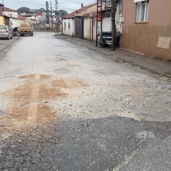 Bozuk Yollar Güvenliğimizi Tehdit Ediyor