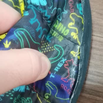 Üç Giyimde Dağılan Botlar