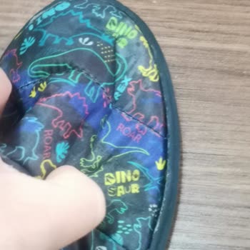 Üç Giyimde Dağılan Botlar