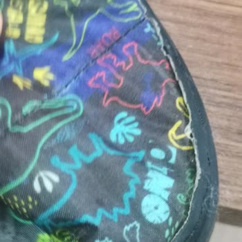 Üç Giyimde Dağılan Botlar