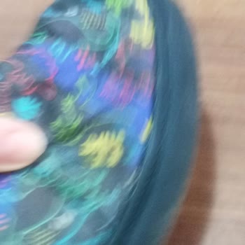 Üç Giyimde Dağılan Botlar