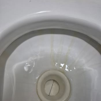 Su Kaçağı Sorunu: Mermer Sarardı!