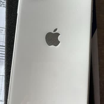 Yenilenmiş İphone 11'de Beklenmedik Darbe Ve Deformeler