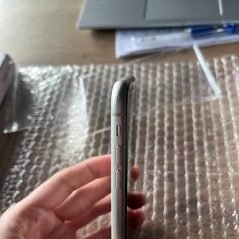 Yenilenmiş İphone 11'de Beklenmedik Darbe Ve Deformeler