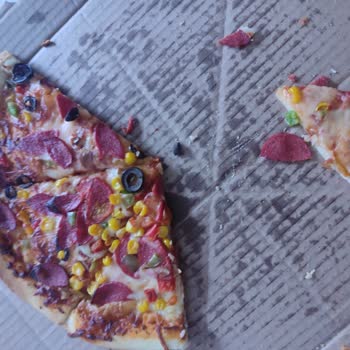 Migros'tan Aldığım Pizza'da Zeytin Çekirdeği Şoku