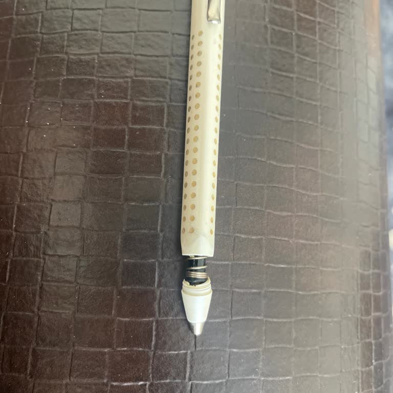 Faber-Castell Versatil Grip Druckbleistift durch fehlendes Ersatzteil unbrauchbar