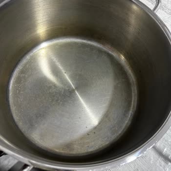 Korkmaz Perla Seti: Patlayan Kapak Ve Çıkmayan Lekeler