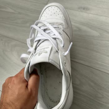 Fashfed Adidas Rahatsız Eden Ayakkabı Ve İlgisiz Satıcı Deneyimi
