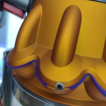 Dyson Süpürgede Boya Soyulması Ve Lastik Sorunları