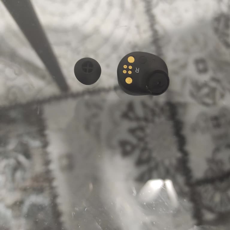 Repeated Issues with Sennheiser IE8I and Momentum True 2 Headphones – No Support Provided