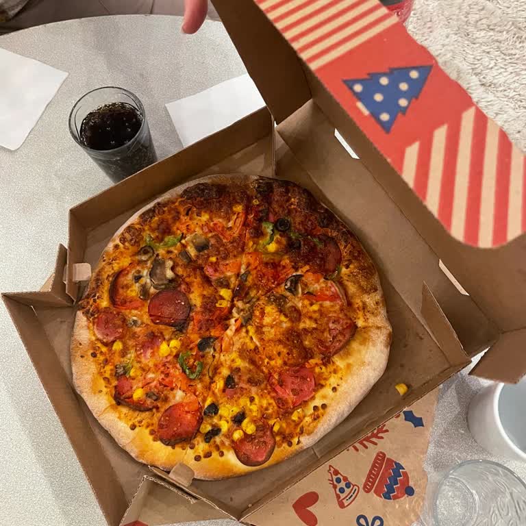 Yanık Ve Soğuk Pizza Deneyimi: Paranın Karşılığı Yok