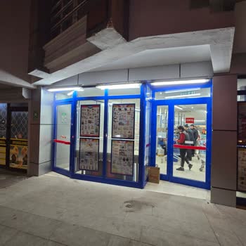 Tarihi Geçmiş Ürün Ve Saygısız Hizmet