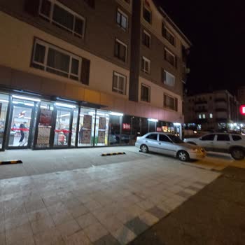 Tarihi Geçmiş Ürün Ve Saygısız Hizmet