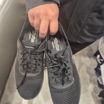 Skechers Ayakkabılarda Yırtılma Ve Renk Sorunu