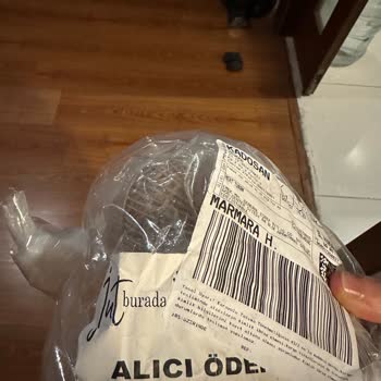 Jutburada Eksik Göndermiş Bir de Kargo Parası İstiyor