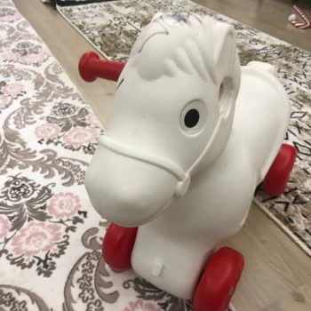 Kırılan Tekerlekli Sallanan Atın Yedek Parça Sorunu