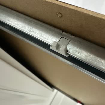 Mutfak Çekmecesi Rayındaki Kırık Parça Sorunu