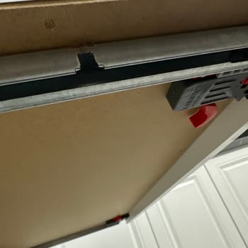 Mutfak Çekmecesi Rayındaki Kırık Parça Sorunu