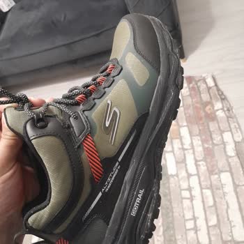 Skechers Su Geçirmez Botlar Kayma Sorunu Yaratıyor