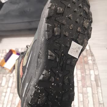 Skechers Su Geçirmez Botlar Kayma Sorunu Yaratıyor