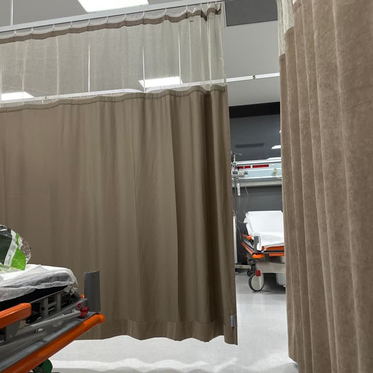 Medicana Hospitals Gece Acilde Bekletilme Ve İlgisiz Personel
