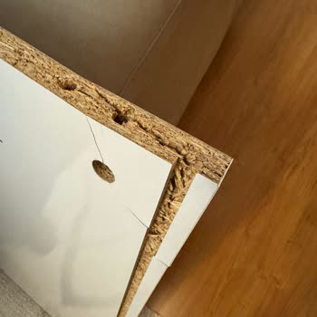 Kırık Şifonyer Parçası Ve İletişim Sorunları