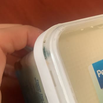 Tarihi Geçmiş Peynir Ve İlgisiz Müşteri Hizmetleri