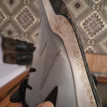 Amazon'dan Alınan Adidas Ayakkabıda Kalite Sorunu