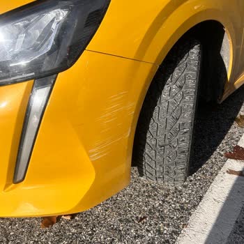 Carwiz stellt überhöhte Rechnung für oberflächliche Kratzer aus