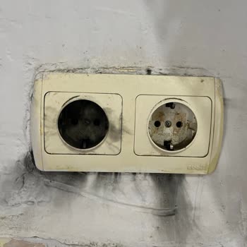 Elektrik Kesintisi Ve Akım Patlaması Sonrası Zarar