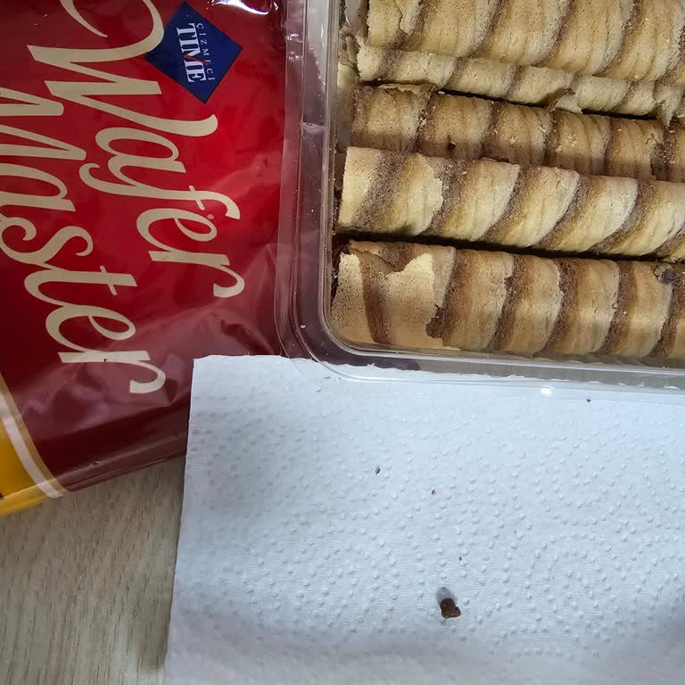 BİM'den Aldığım Wafer İçinden Çıkan Sert Madde Dişimi Tehlikeye Attı