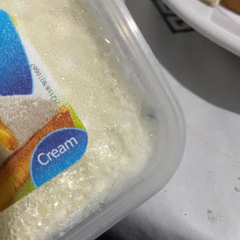 Sek Marka Kaymakta Küf Ve Koku Problemi