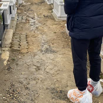 Büyükçekmece Mezarlıkta Çamur Engeli: Ziyaretlerimiz Çileye Dönüşüyor